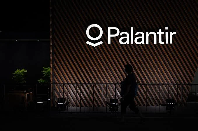 A DefenseScoop report on Palantir Air Force data-as-a-service contracts